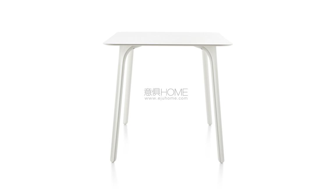 Table First 桌子